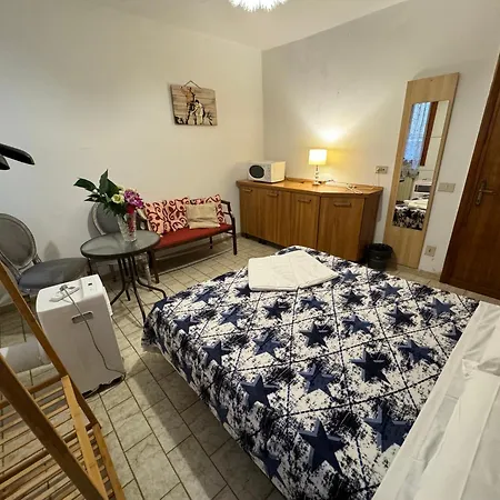 Beautiful Greysclass Venise